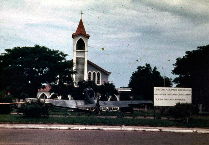 Именно так выглядела церковь в те годы (фото из личного архива).