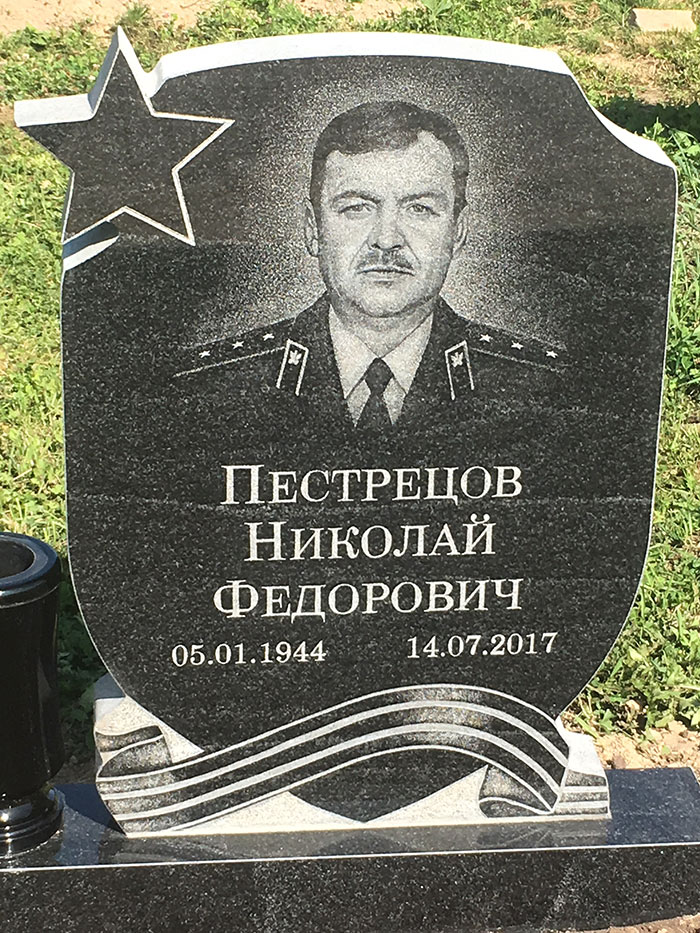 Памятник на могиле Пестрецова Н.Ф.